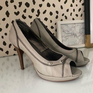Eva & Zoe Zipper Heels